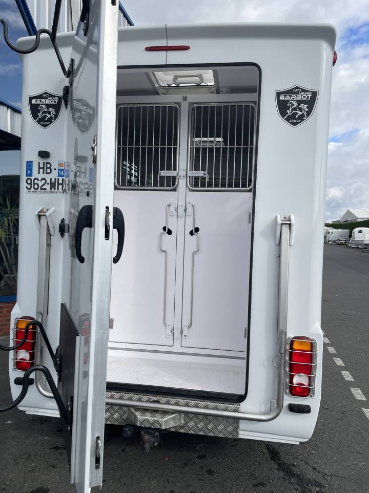 Furgoneta para caballos Barbot Boxer 2025 De segunda mano