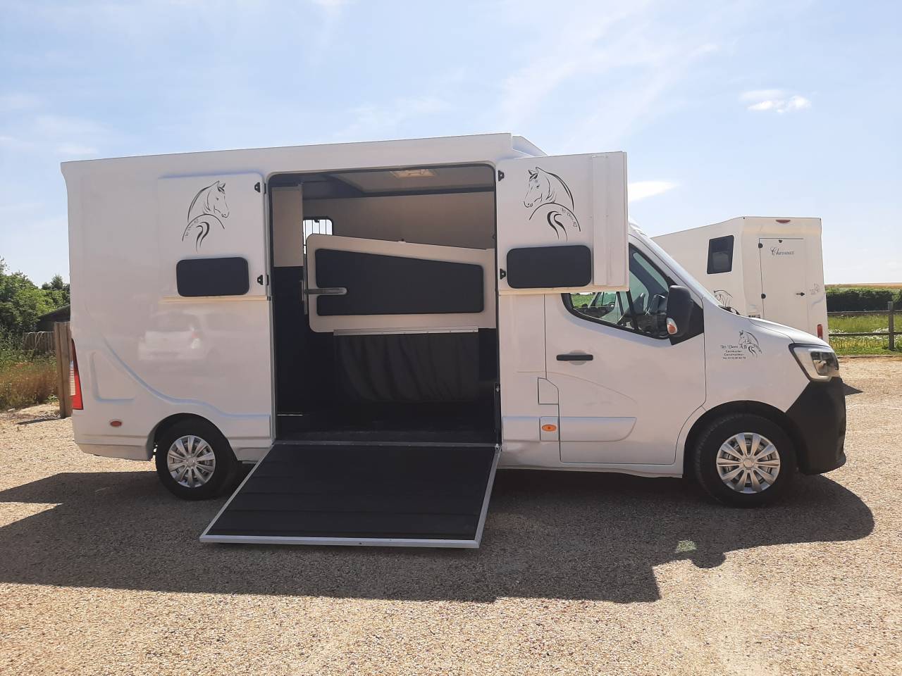 Furgoneta para caballos Renault Master 2022 De segunda mano