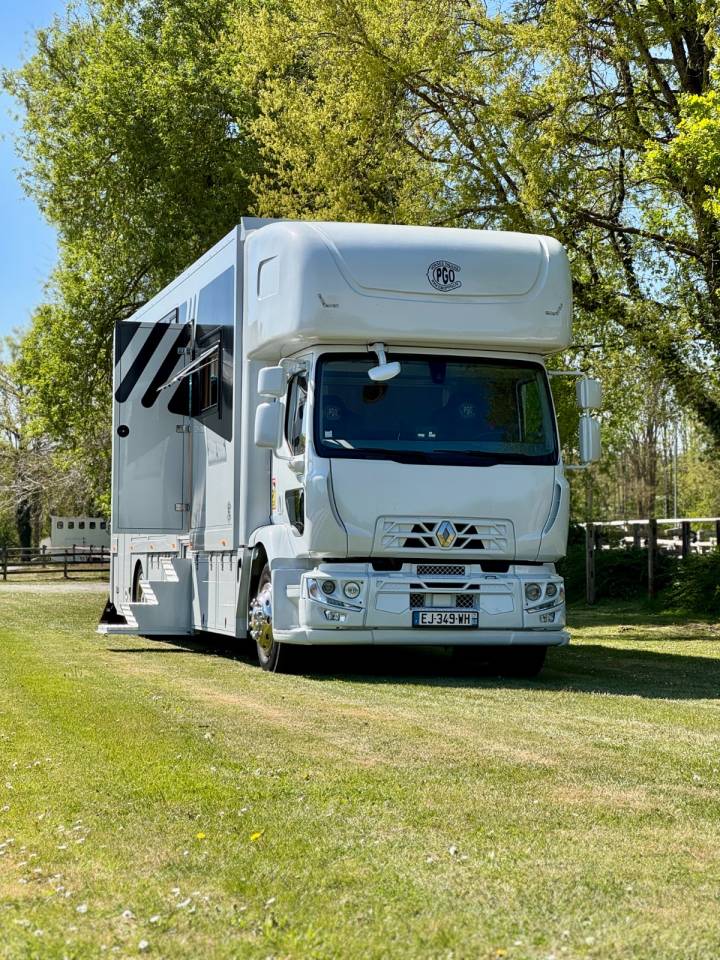 Cami&oacute;n para caballos Renault CONCEPTPGO  2017 De segunda mano