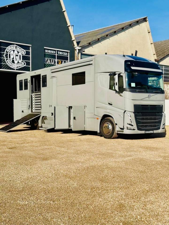 Cami&oacute;n para caballos Volvo CONCEPTPGO 2023 Nuevo