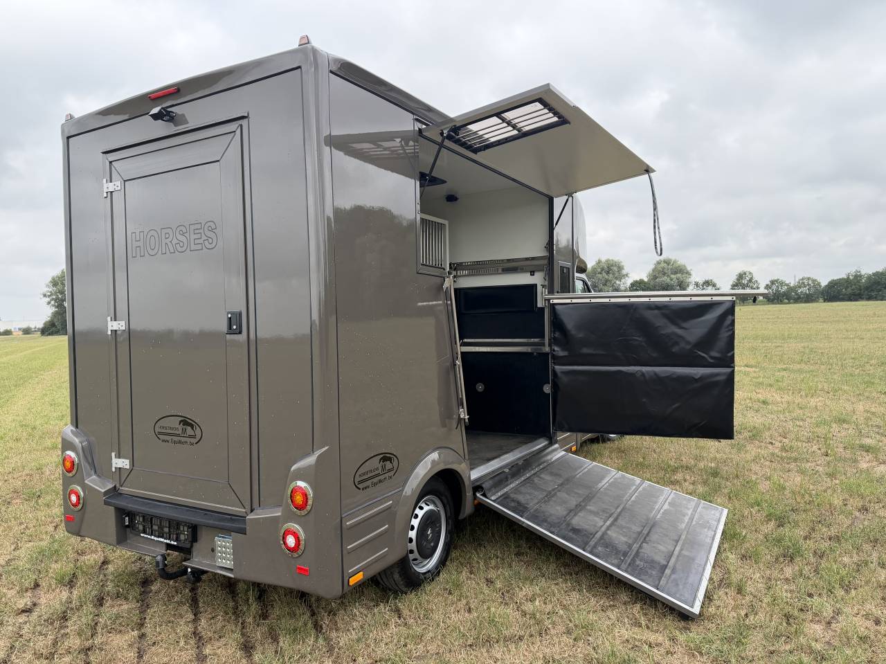 Furgoneta para caballos Renault Master Equimatt 2022 Nuevo