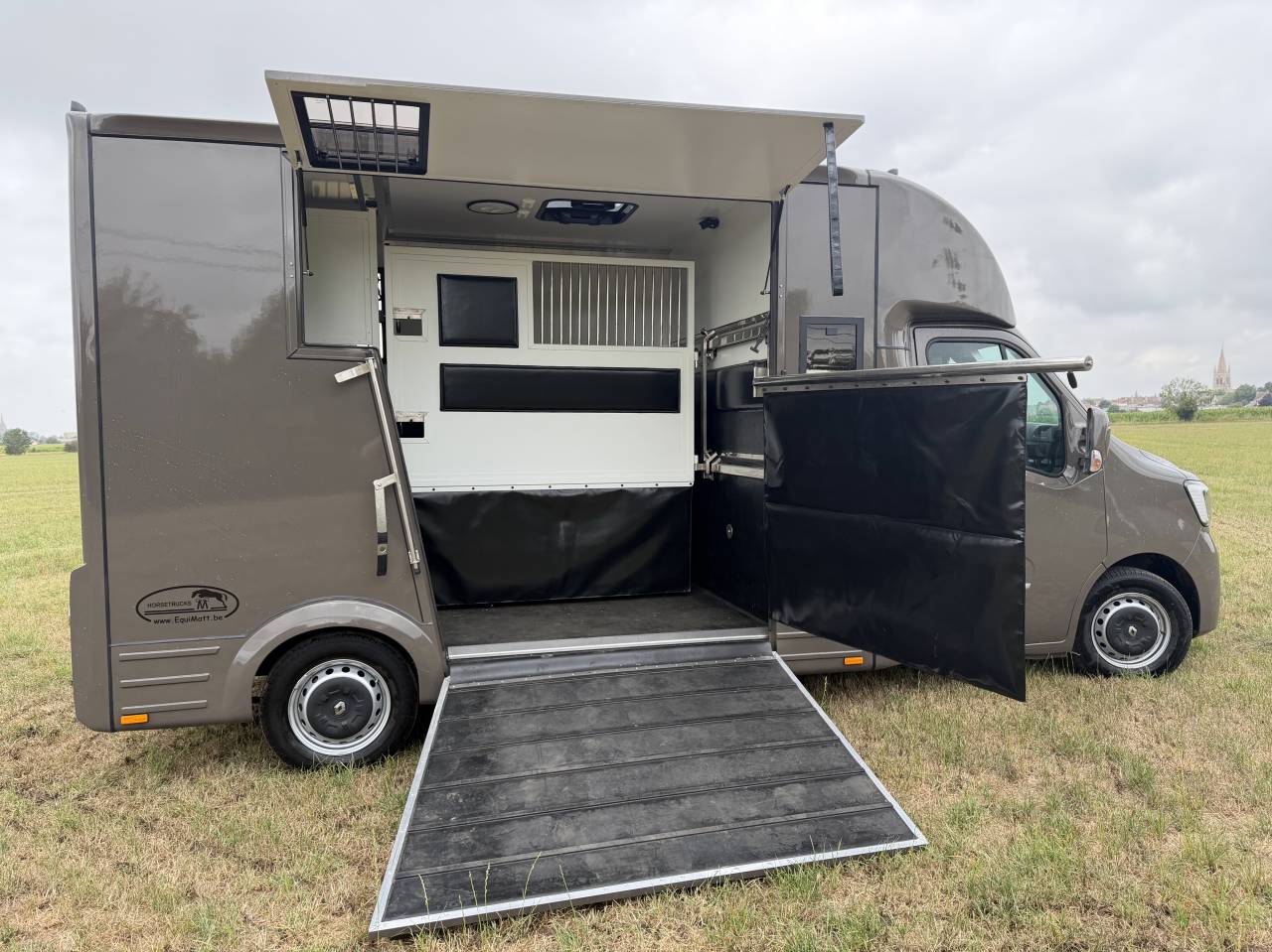 Furgoneta para caballos Renault Master Equimatt 2022 Nuevo