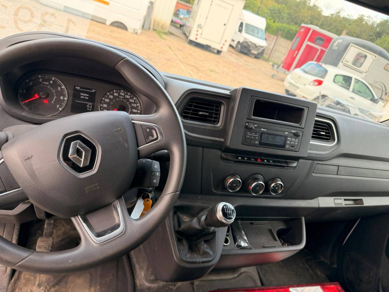 Furgoneta para caballos AP Petit Renault Master 2021 De segunda mano