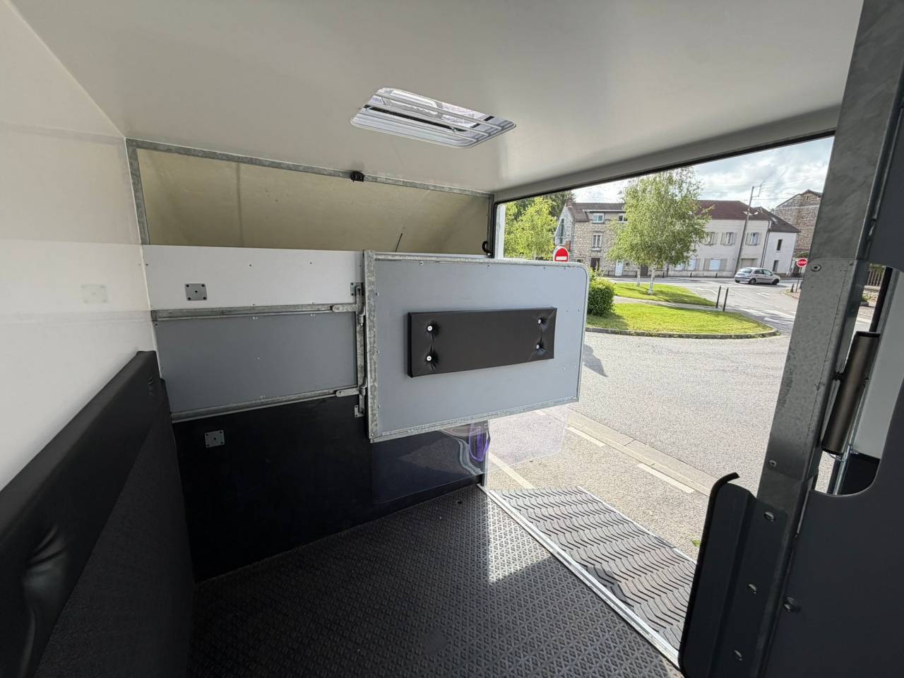 Furgoneta para caballos AP Petit Renault Master 2021 De segunda mano