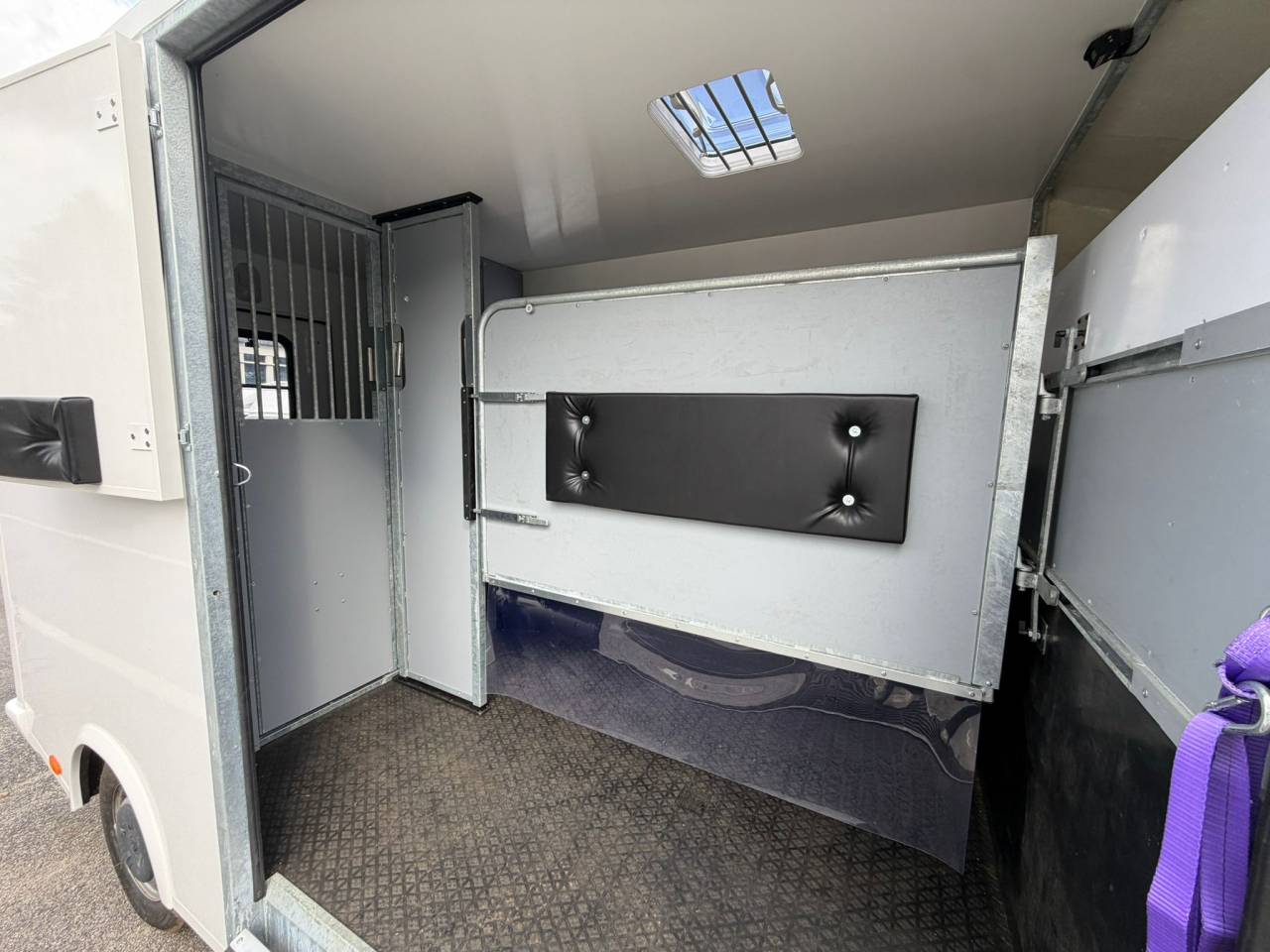 Furgoneta para caballos AP Petit Renault Master 2021 De segunda mano