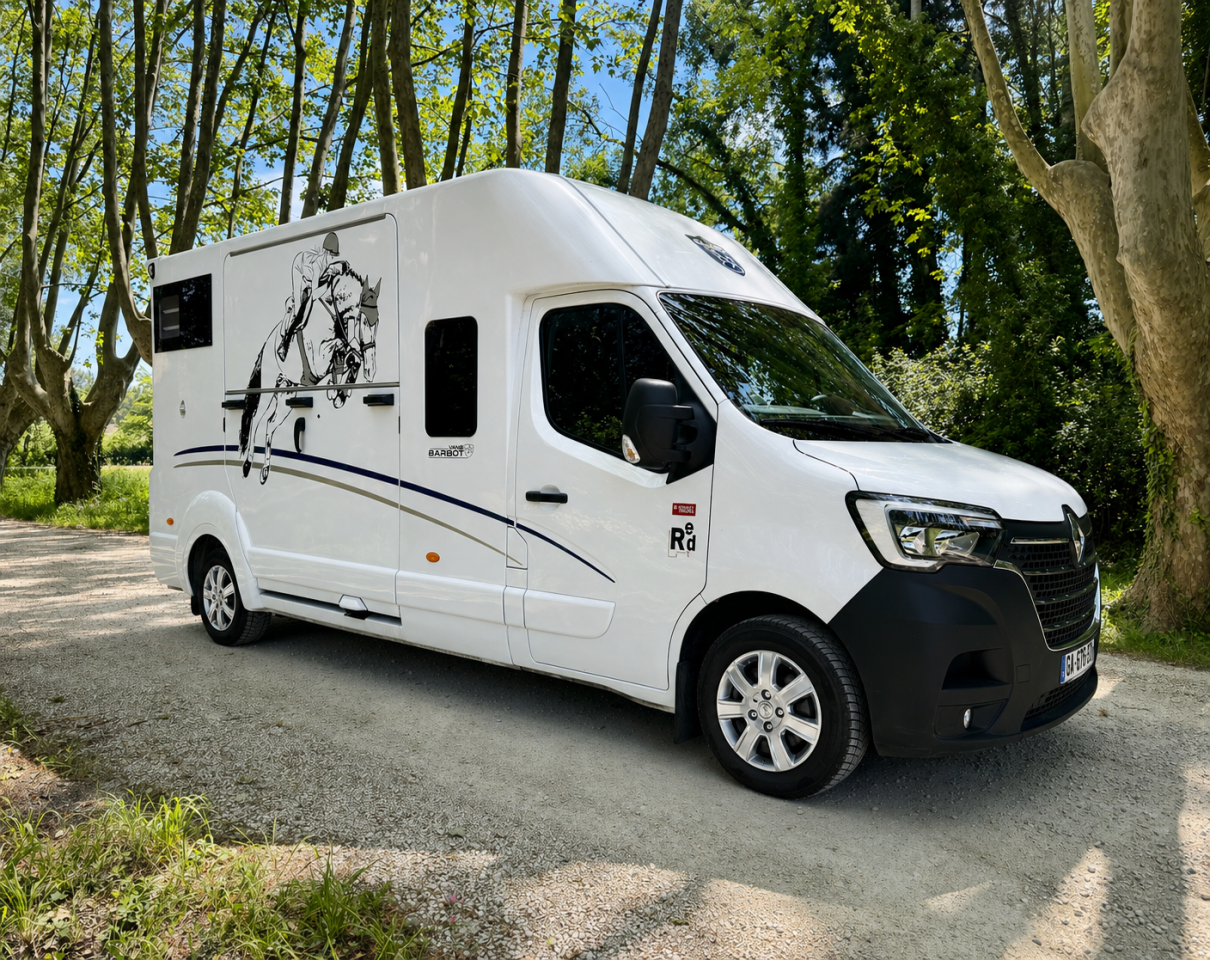 Furgoneta para caballos Barbot POLYVAN D5 2021 De segunda mano