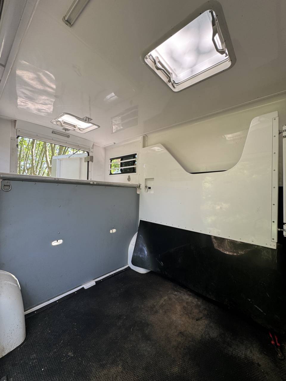Furgoneta para caballos Barbot POLYVAN D5 2021 De segunda mano