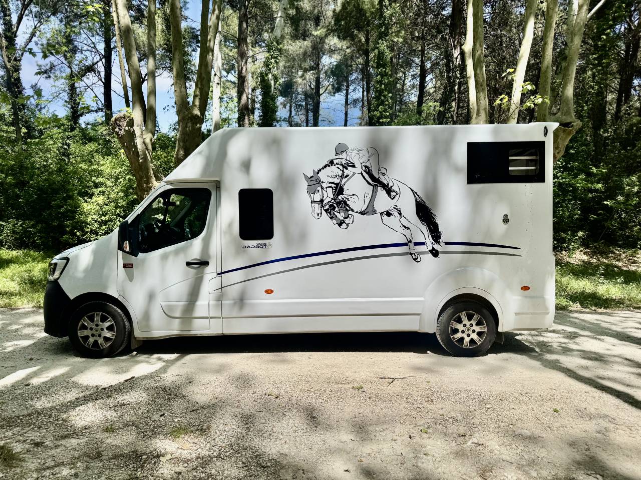 Furgoneta para caballos Barbot POLYVAN D5 2021 De segunda mano