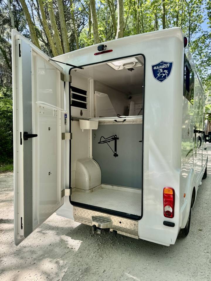 Furgoneta para caballos Barbot POLYVAN D5 2021 De segunda mano