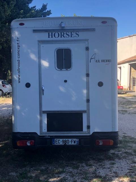 Furgoneta para caballos Peugeot equitreck 2016 De segunda mano