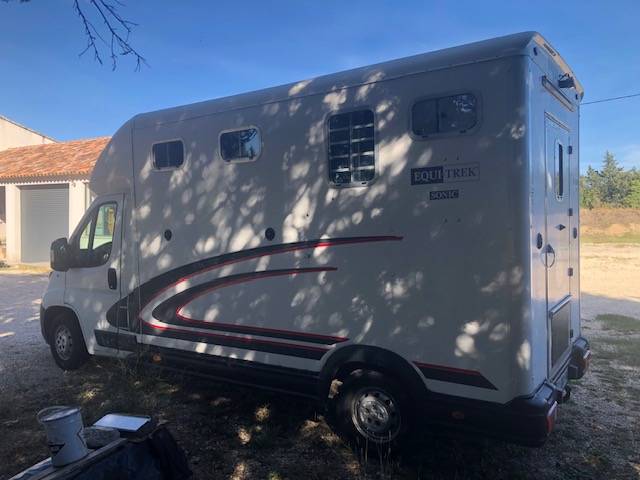 Furgoneta para caballos Peugeot equitreck 2016 De segunda mano