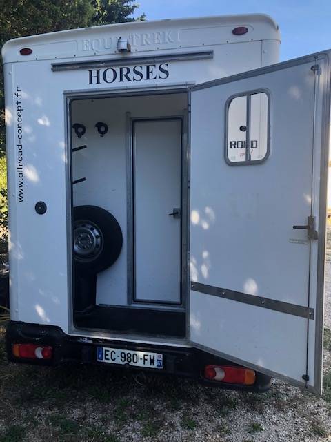 Furgoneta para caballos Peugeot equitreck 2016 De segunda mano