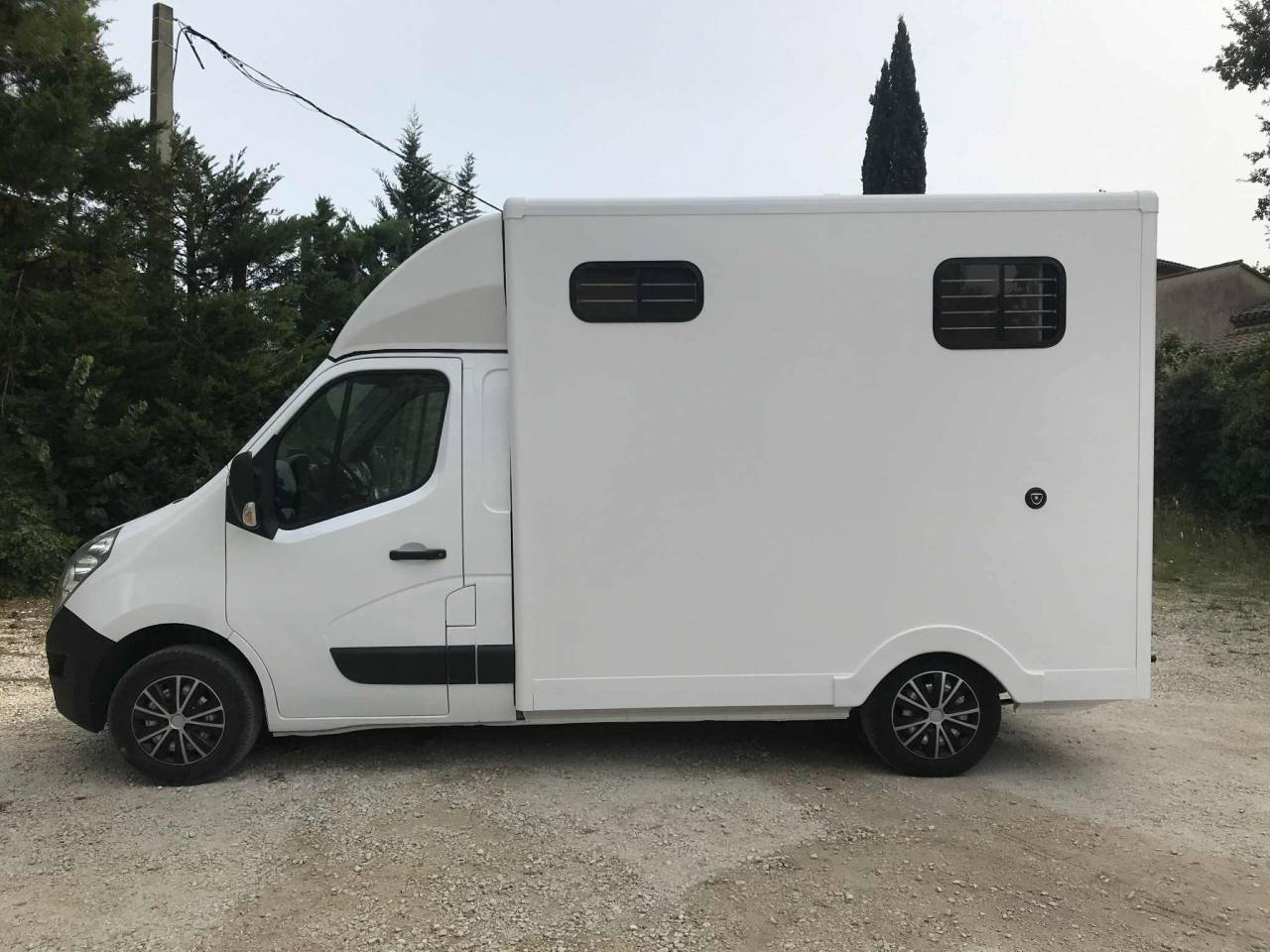 Furgoneta para caballos Renault  2018 De segunda mano