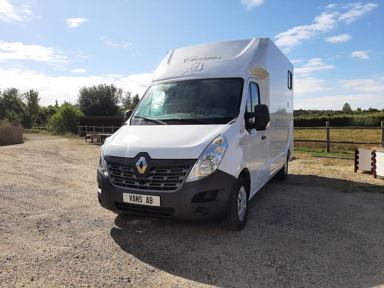 Furgoneta para caballos Renault Master 2020 De segunda mano