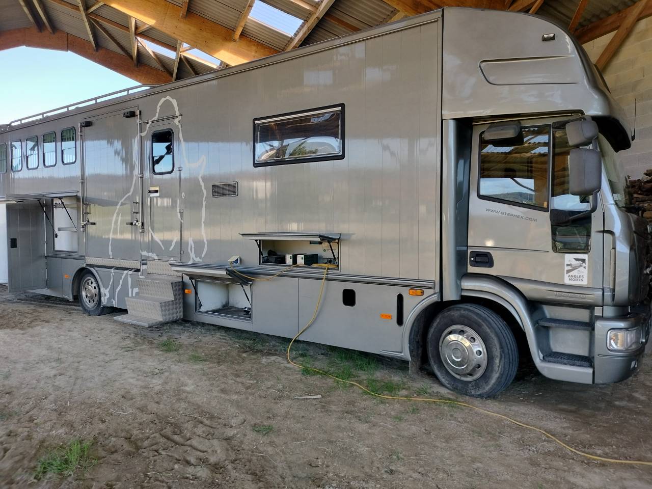 Cami&oacute;n para caballos Iveco STEPHEX 2006 De segunda mano