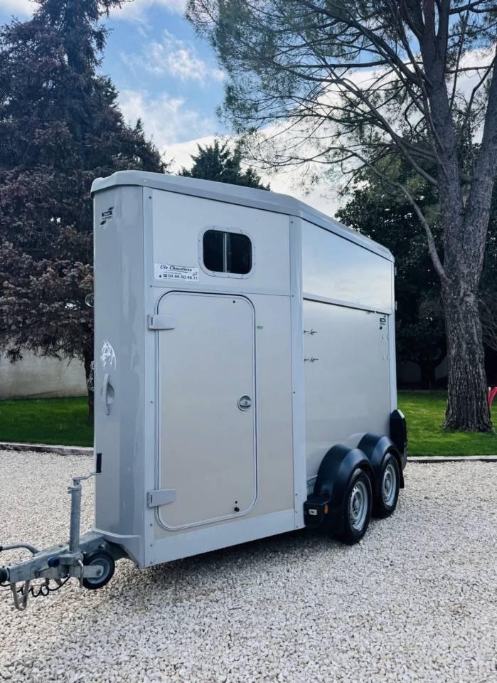 Van caballos Ifor Williams HB403 1,5 Caballos 2015 De segunda mano