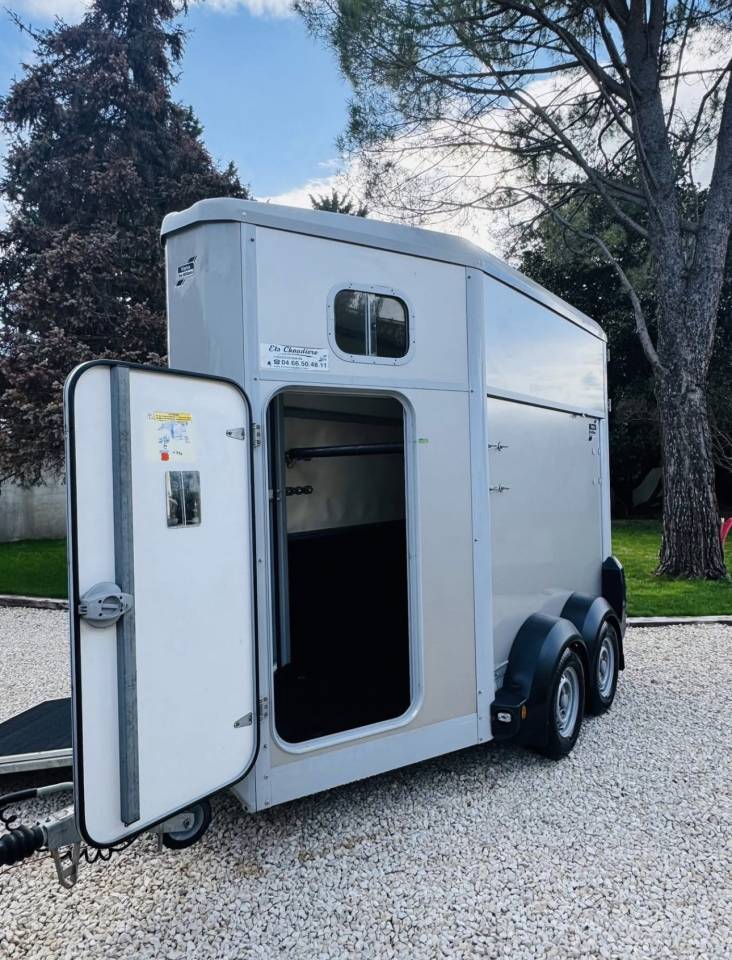 Van caballos Ifor Williams HB403 1,5 Caballos 2015 De segunda mano