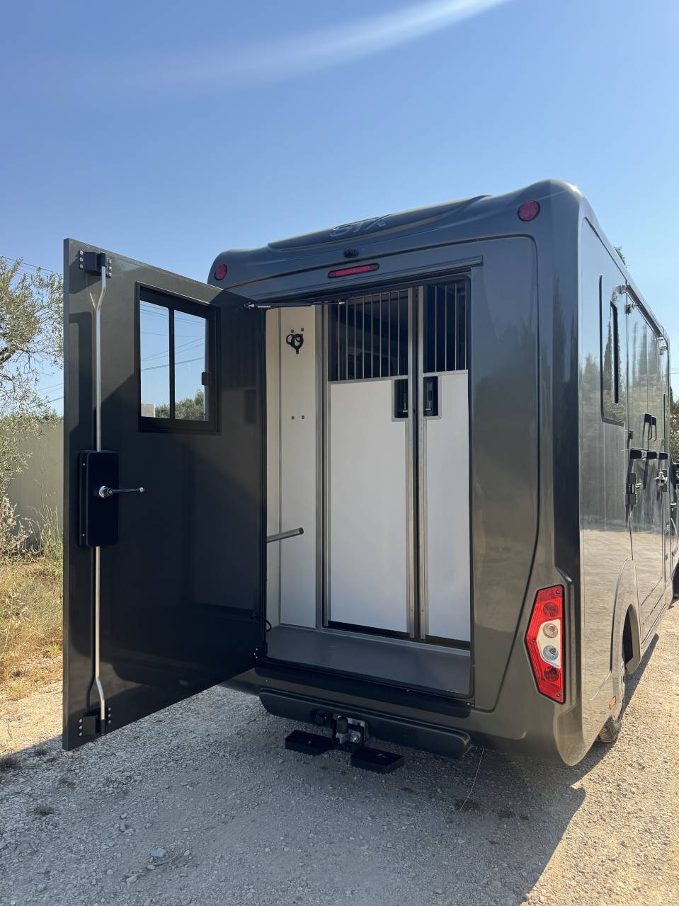 Furgoneta para caballos STX STX HARAS LONG 2025 De segunda mano