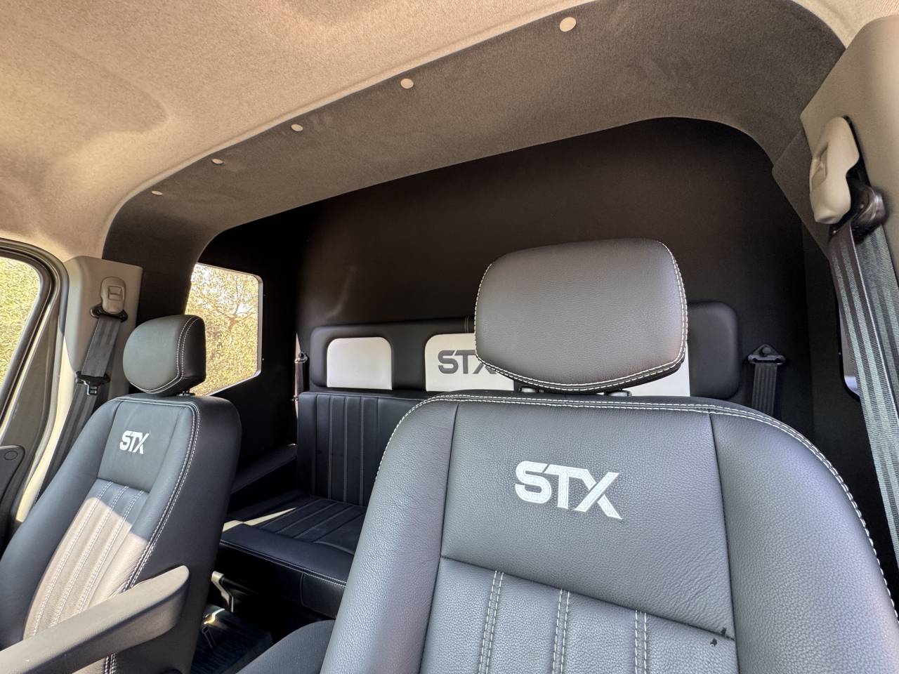Furgoneta para caballos STX STX HARAS LONG 2025 De segunda mano