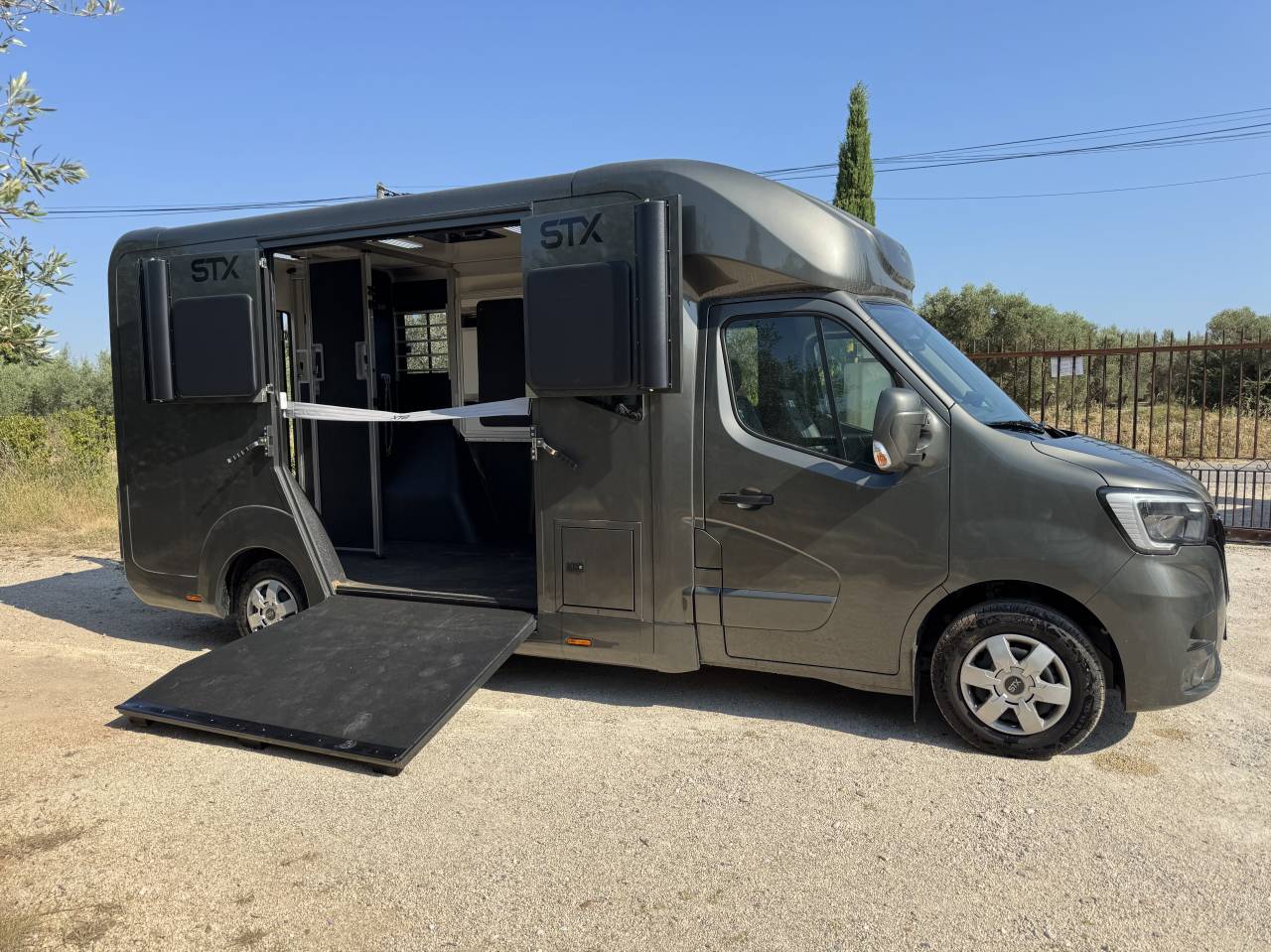 Furgoneta para caballos STX STX HARAS LONG 2025 De segunda mano