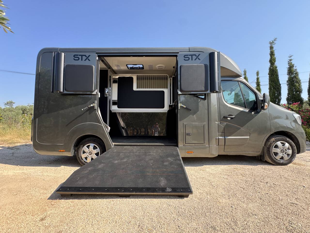 Furgoneta para caballos STX STX HARAS LONG 2025 De segunda mano