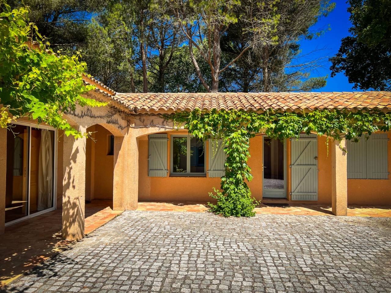 Bonita residencia ecuestre En venta Bocas del R&oacute;dano