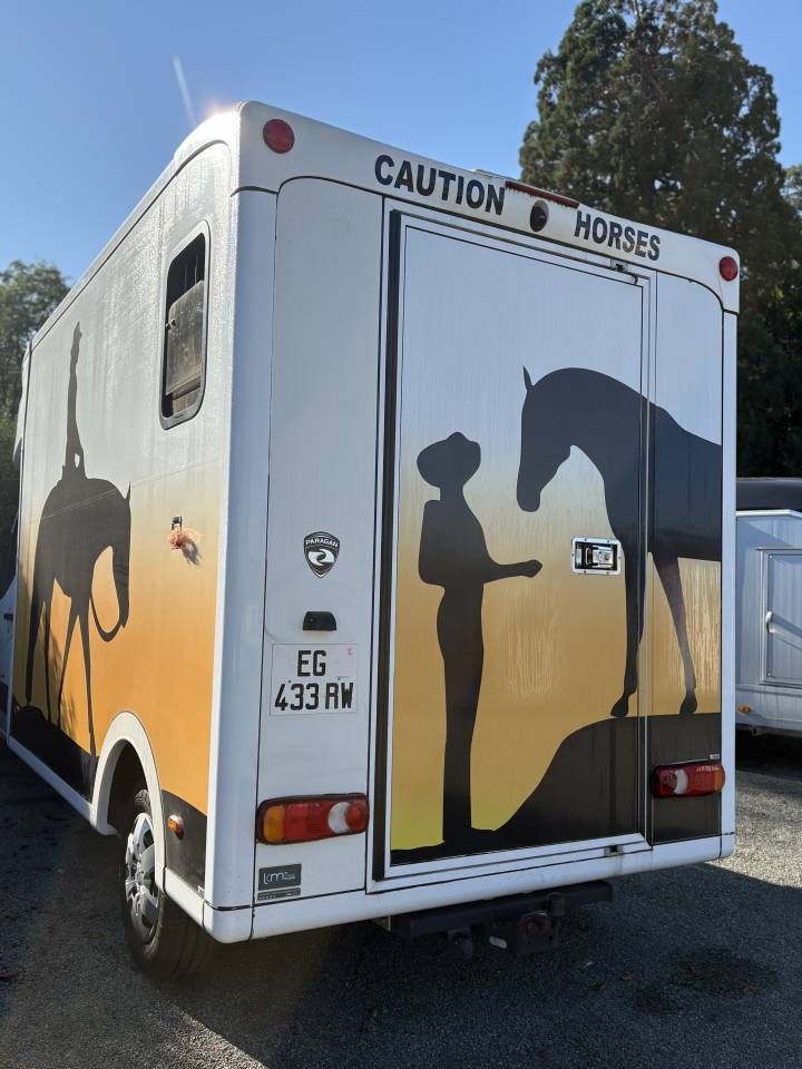 Furgoneta para caballos Paragan Equistro  2016 De segunda mano