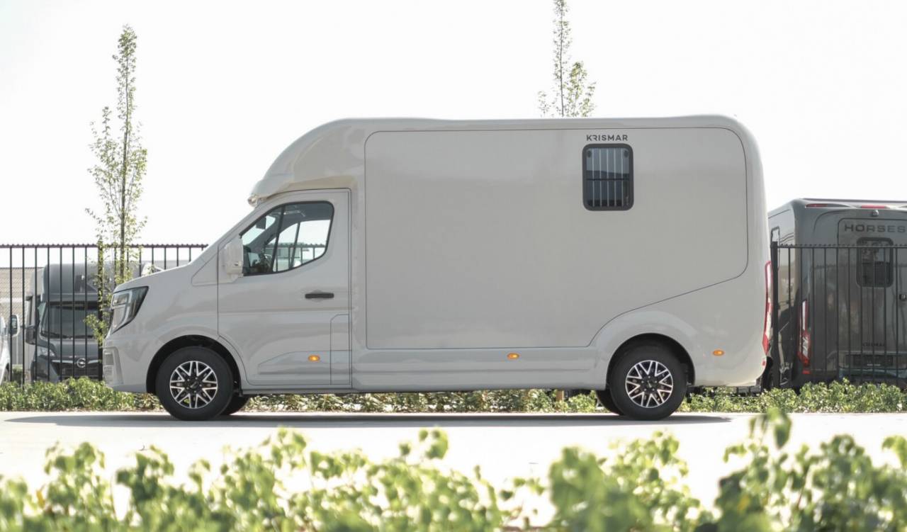Furgoneta para caballos Krismar HARAS 2026 Nuevo