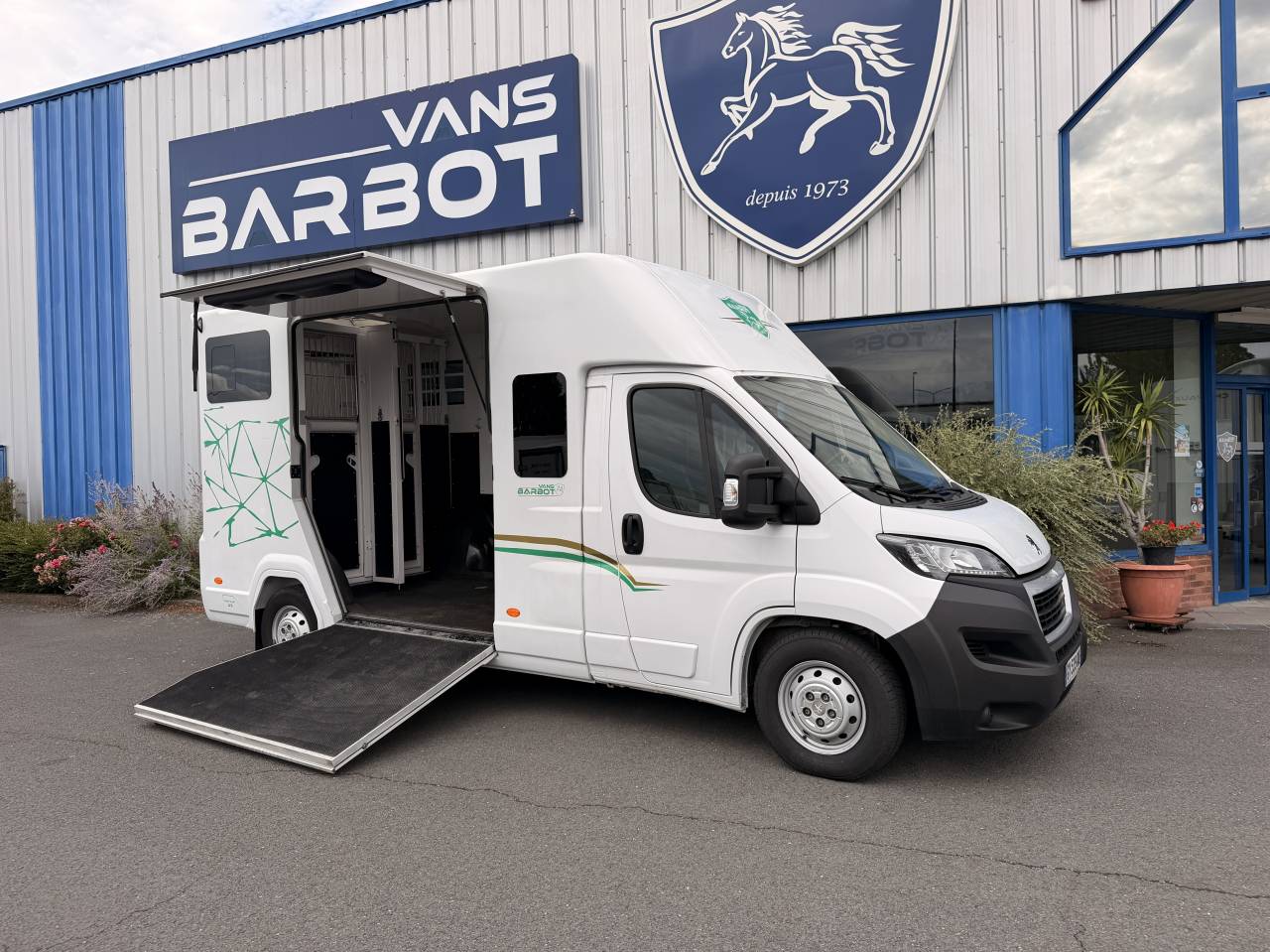 Furgoneta para caballos Barbot Boxer 2024 De segunda mano