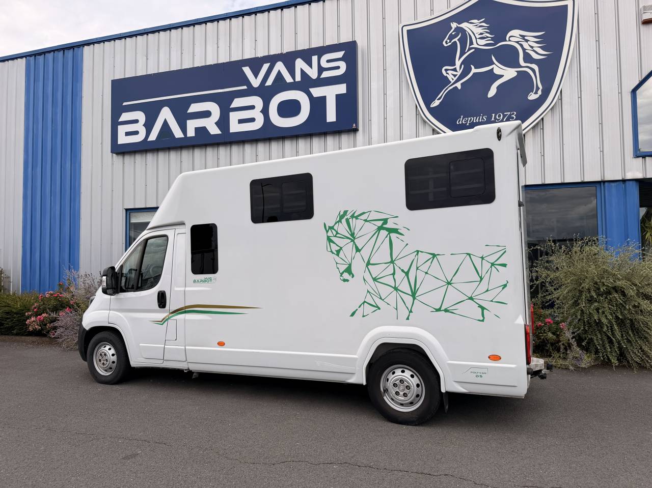Furgoneta para caballos Barbot Boxer 2024 De segunda mano