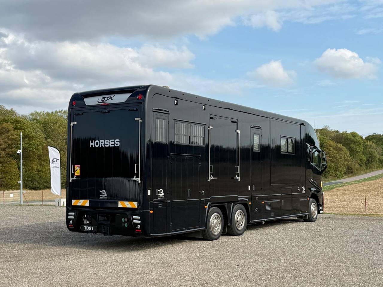 Cami&oacute;n para caballos Volvo STX 2018 De segunda mano