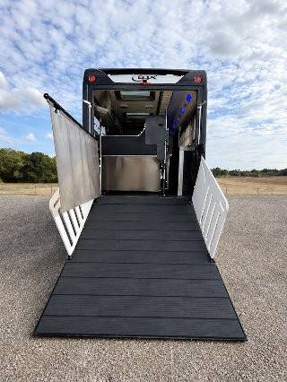 Cami&oacute;n para caballos Volvo STX 2018 De segunda mano