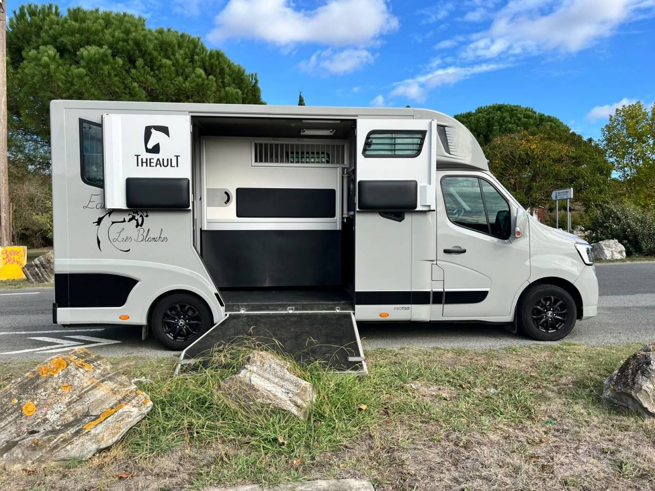 Furgoneta para caballos Theault   Renault Master  - THEAULT Proton 5L 2023 De segunda mano