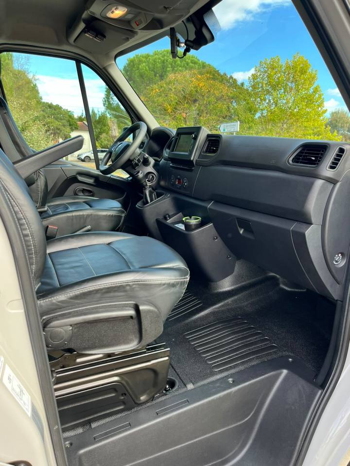 Furgoneta para caballos Theault   Renault Master  - THEAULT Proton 5L 2023 De segunda mano