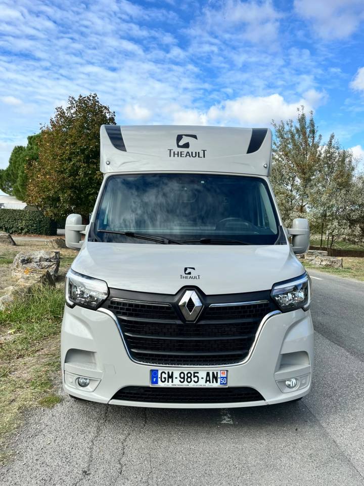 Furgoneta para caballos Theault   Renault Master  - THEAULT Proton 5L 2023 De segunda mano