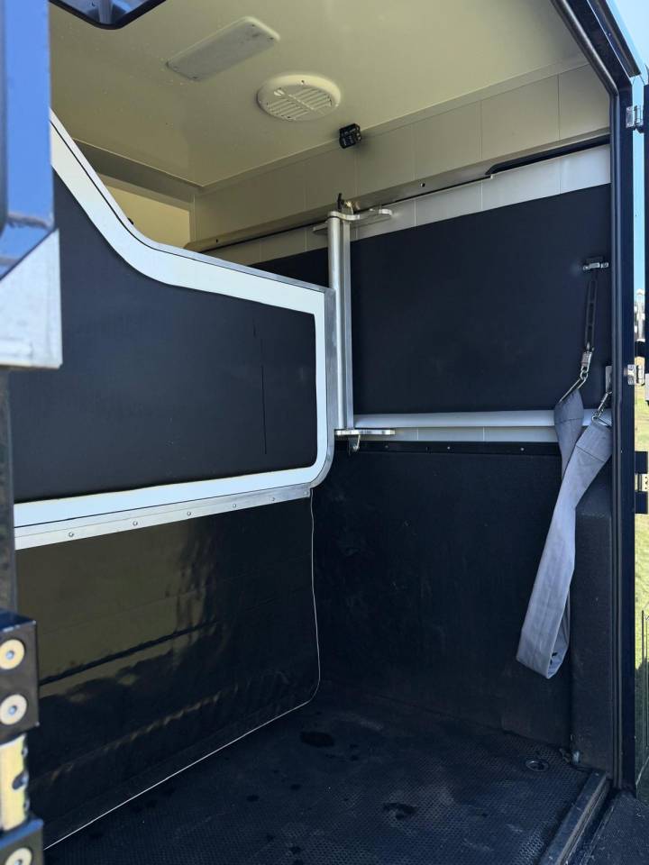Furgoneta para caballos STX Renault Master 2024 De segunda mano