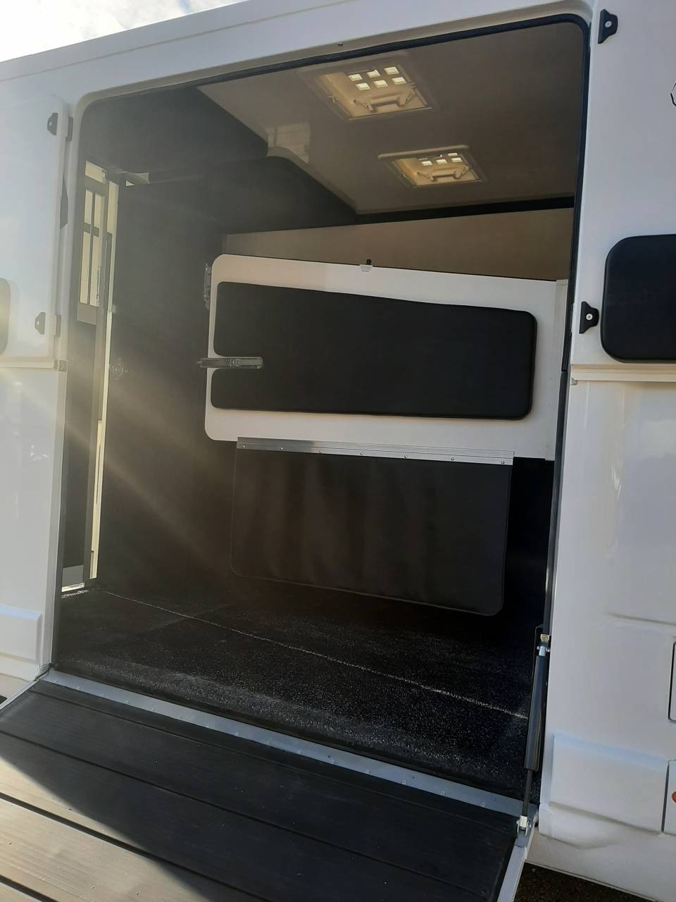 Furgoneta para caballos Renault Master 2022 De segunda mano