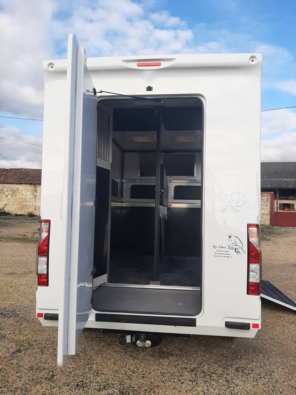 Furgoneta para caballos Renault Master 2022 De segunda mano