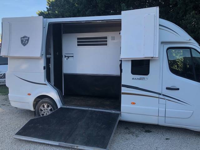 Furgoneta para caballos Renault barbot XL 2020 De segunda mano