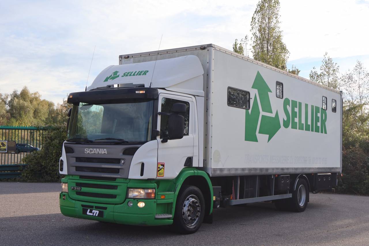 Cami&oacute;n para caballos Scania P.310 2005 De segunda mano