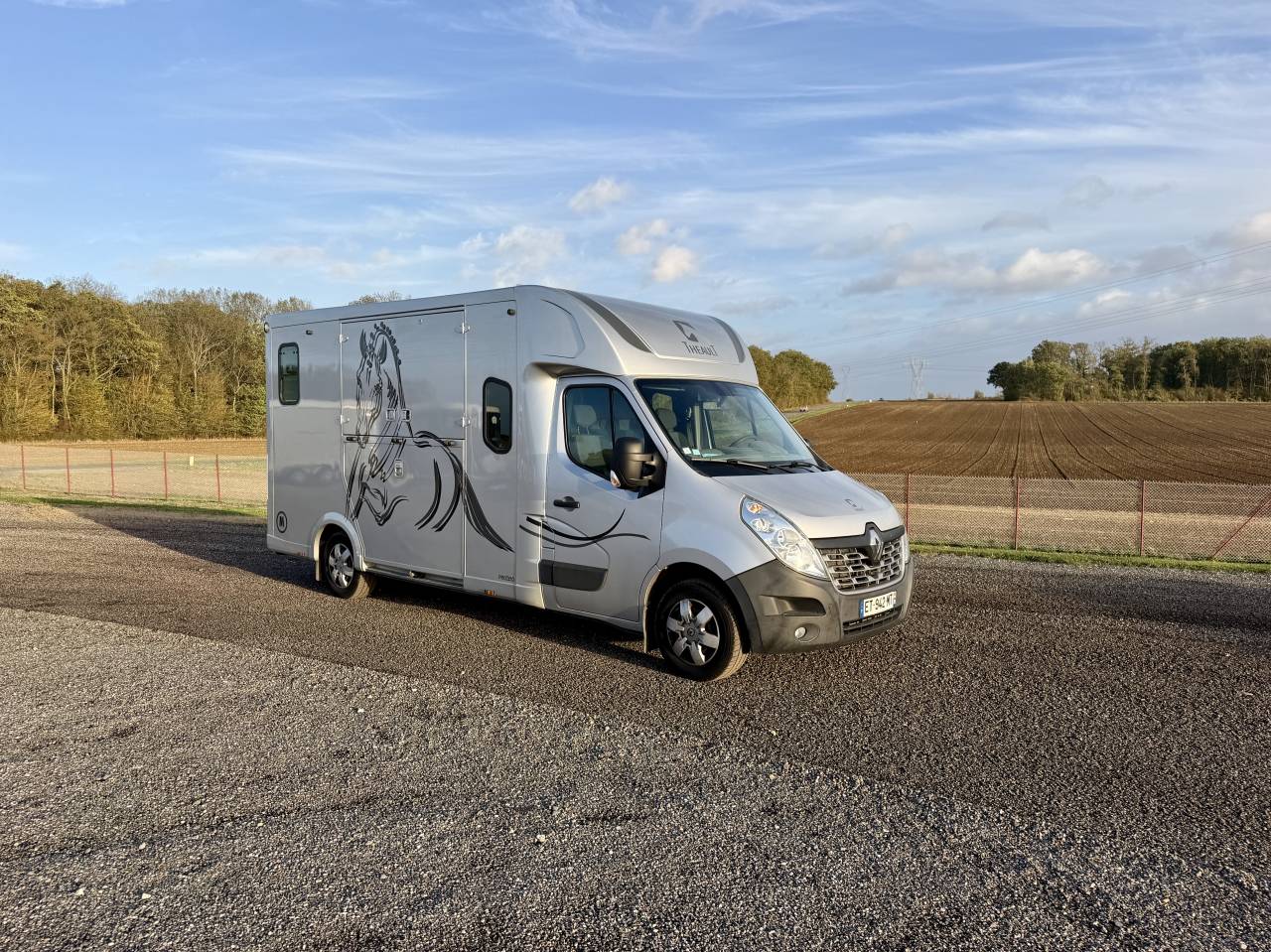 Furgoneta para caballos Renault Theault PROTEO  2018 De segunda mano