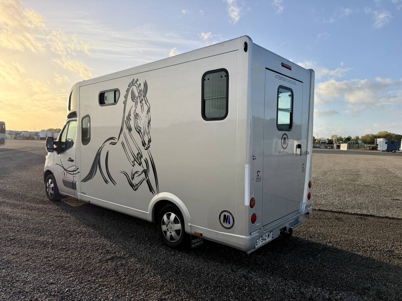 Furgoneta para caballos Renault Theault PROTEO  2018 De segunda mano