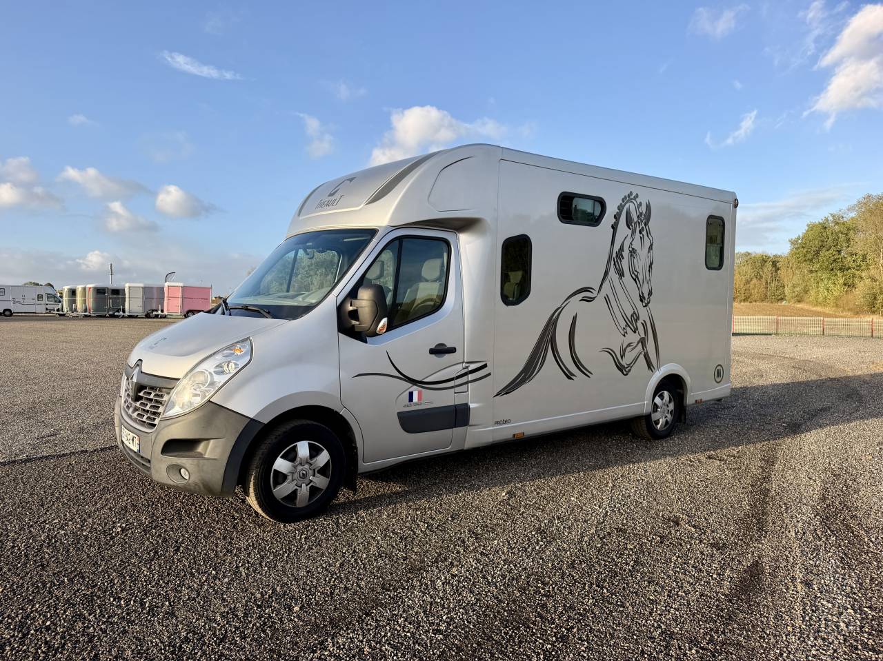 Furgoneta para caballos Renault Theault PROTEO  2018 De segunda mano