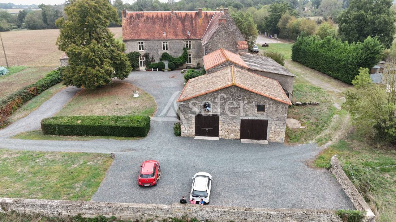 Propiedad ecuestre En venta Vend&eacute;e
