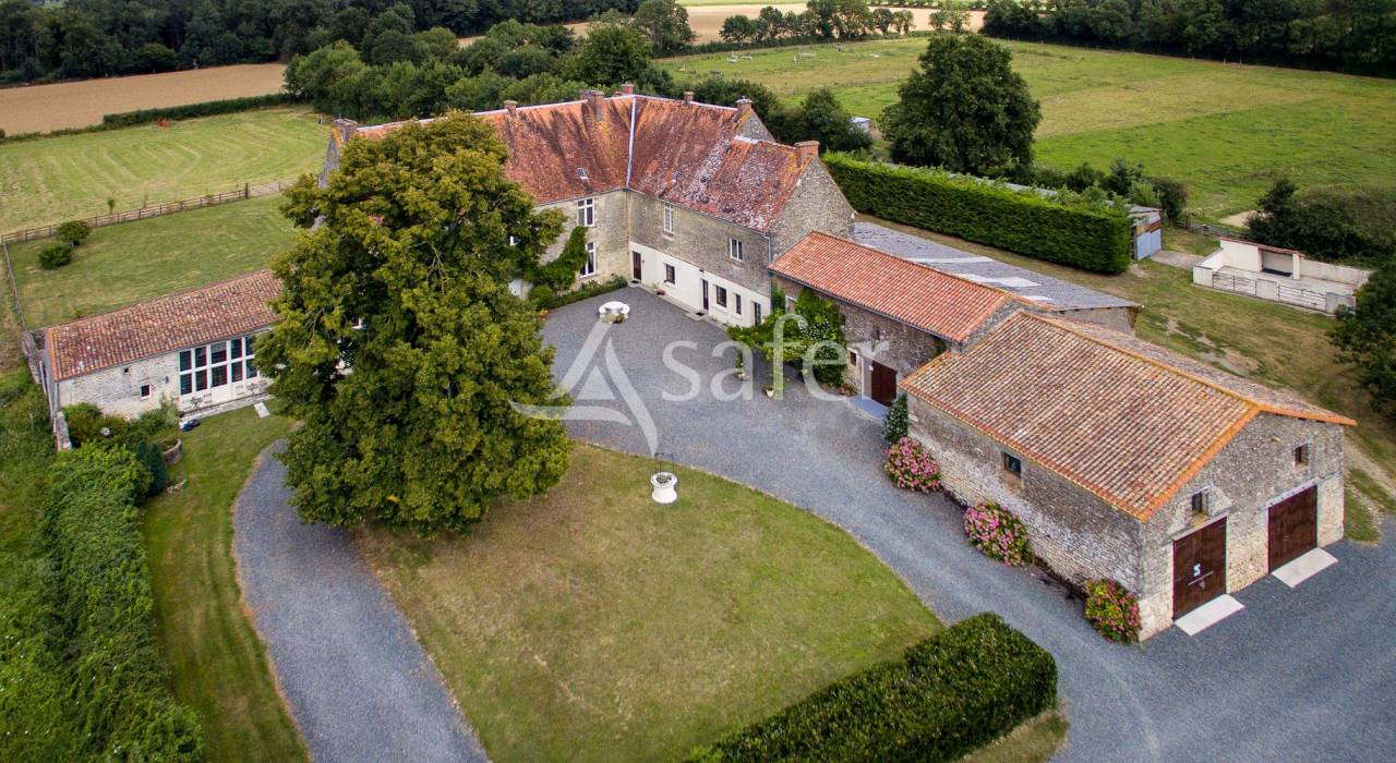 Propiedad ecuestre En venta Vend&eacute;e