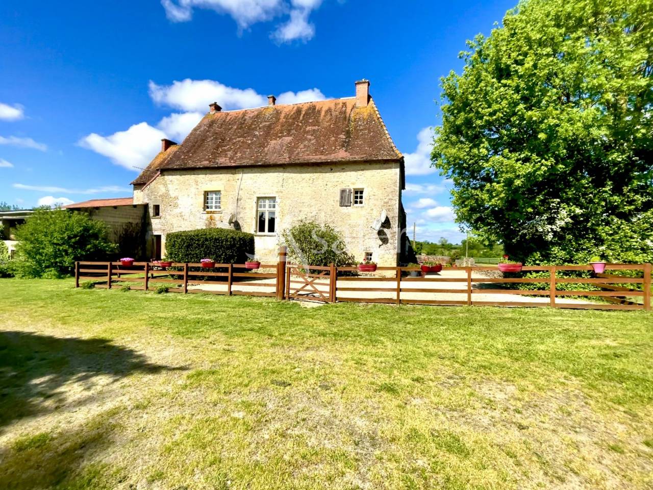 Propiedad ecuestre En venta Vend&eacute;e