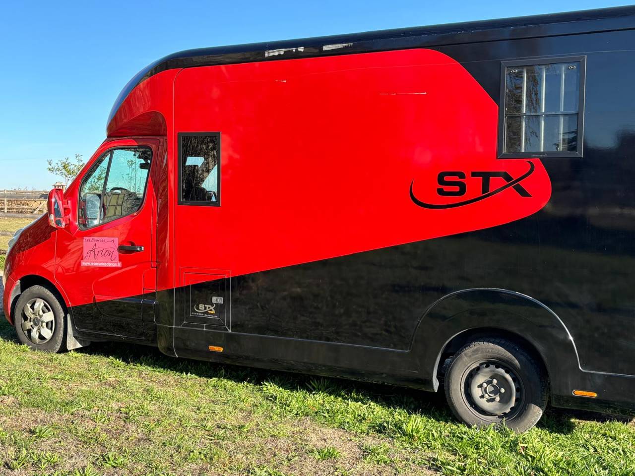 Furgoneta para caballos STX RENAULT STX MASTER 2020 De segunda mano