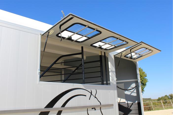 Van caballos Cheval Liberté MINIMAX 3 Caballos 2025 Nuevo