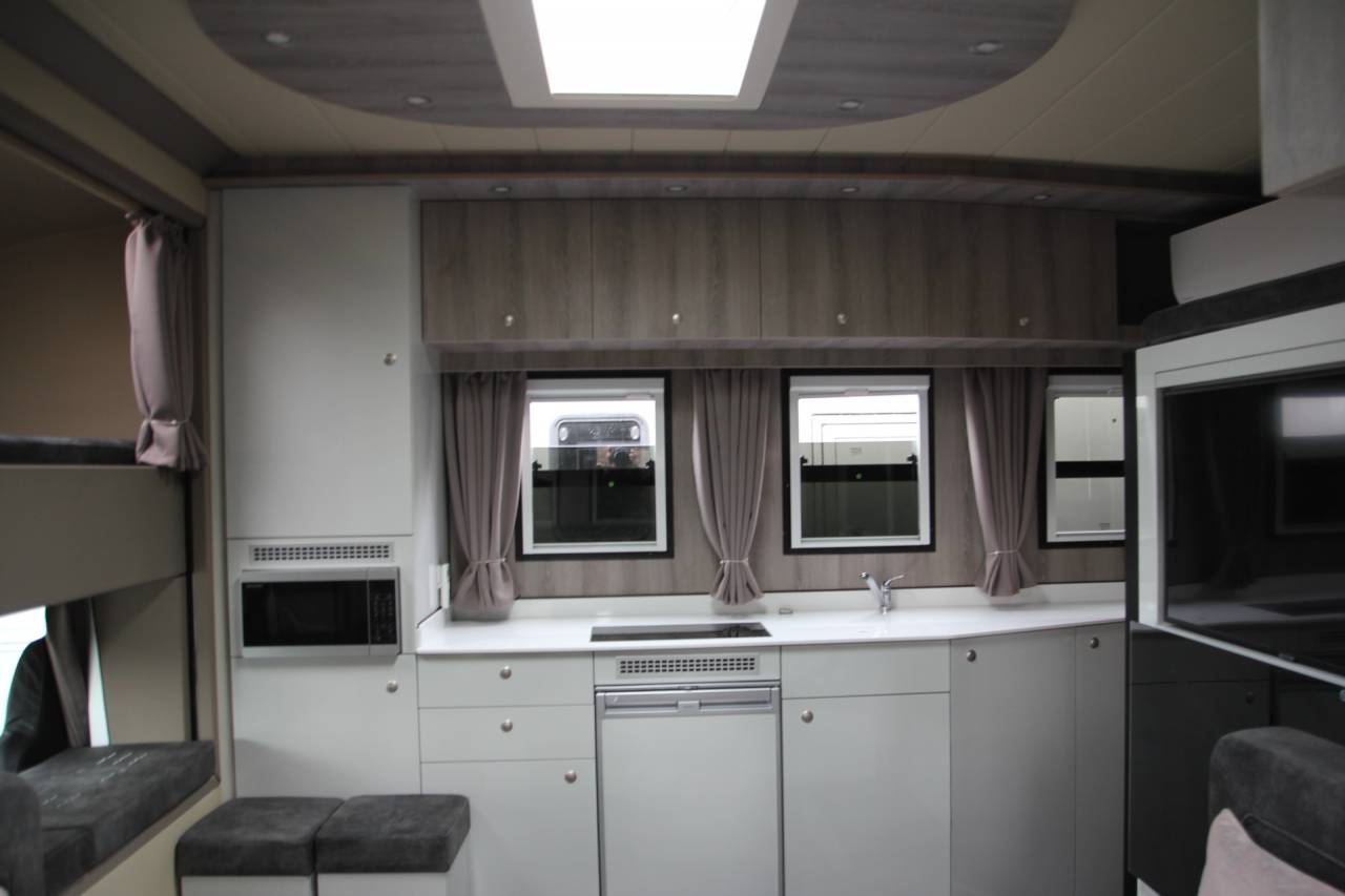 Camión para caballos Man MAN 0 Nuevo