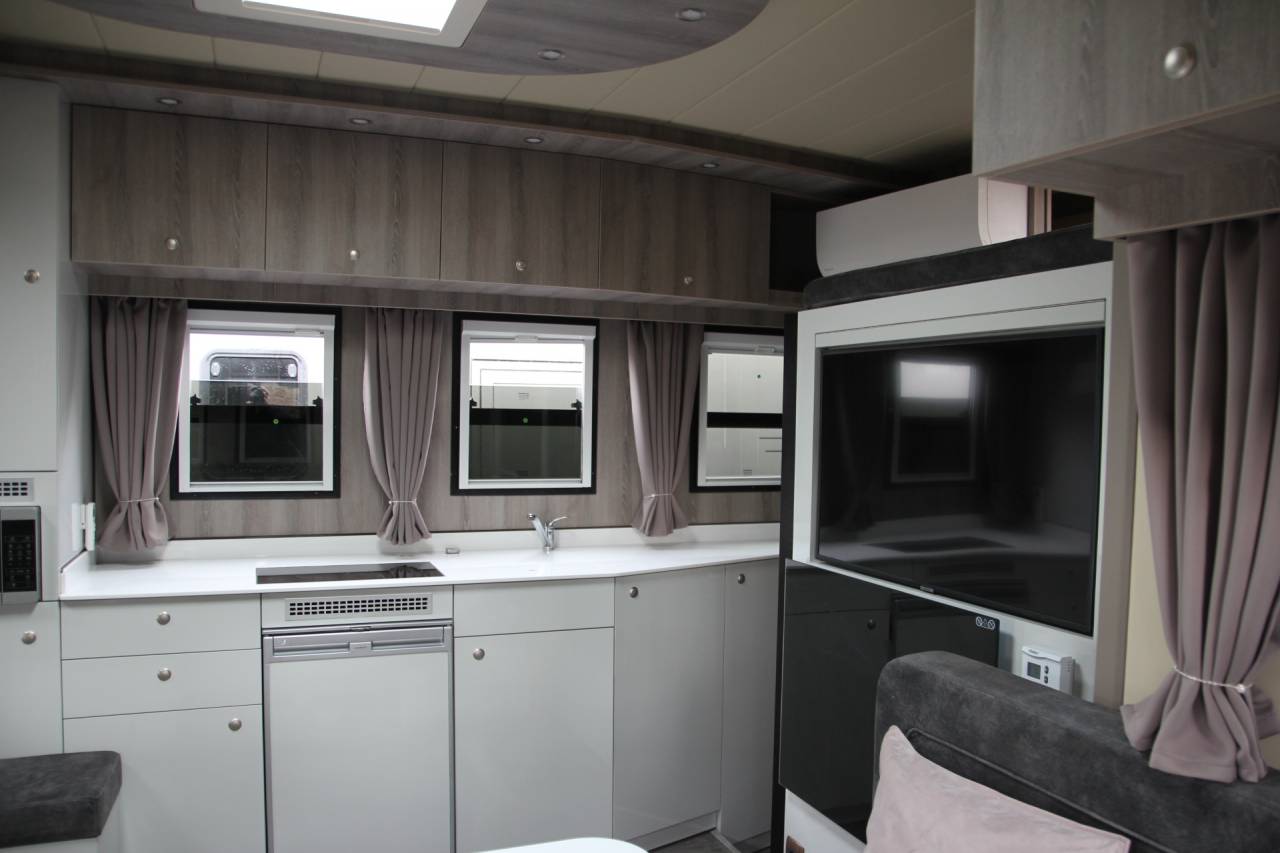 Camión para caballos Man MAN 0 Nuevo